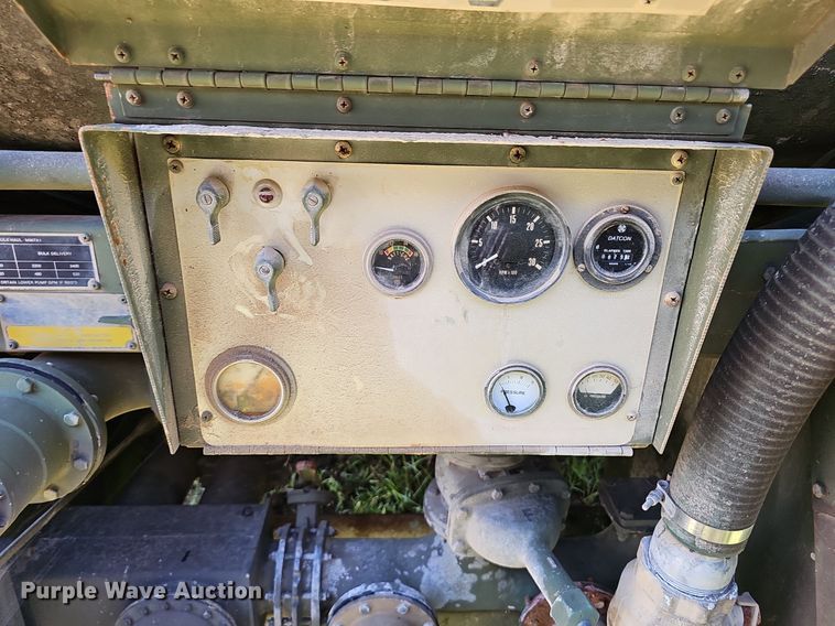 image for item NX9106 Tank trailer