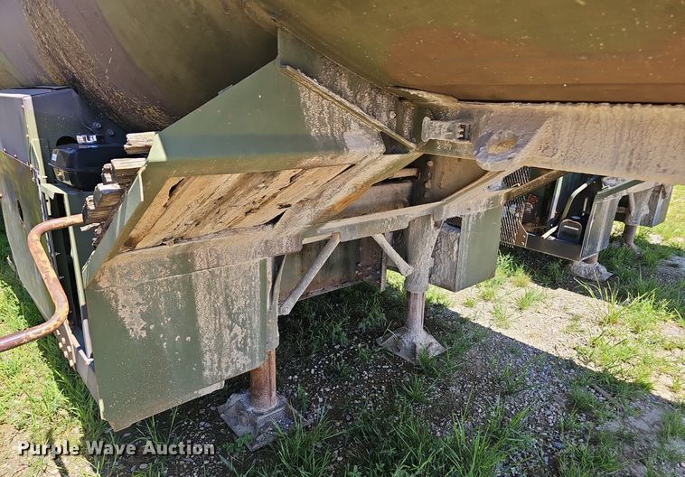 image for item NX9106 Tank trailer