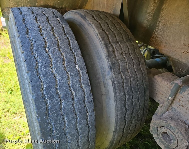 image for item NX9106 Tank trailer