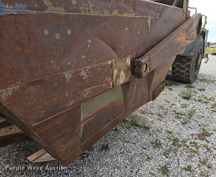 image for item NX9109 1985 Caterpillar  621B conventional scraper 