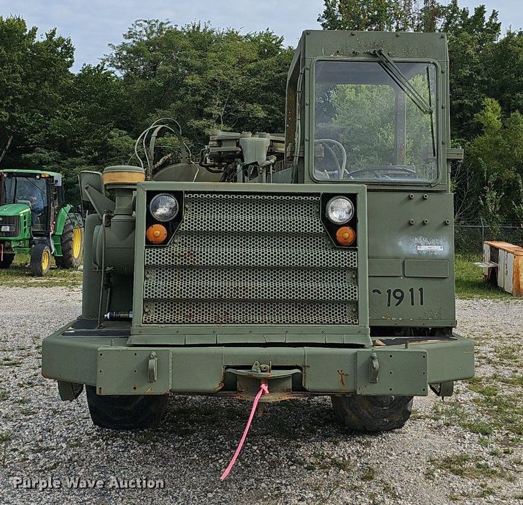 image for item NX9111 1982 Caterpillar  613B water wagon