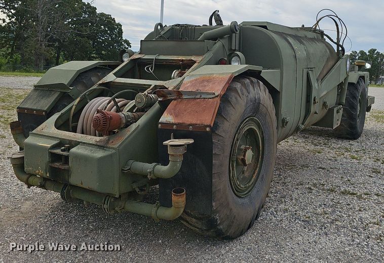 image for item NX9111 1982 Caterpillar  613B water wagon