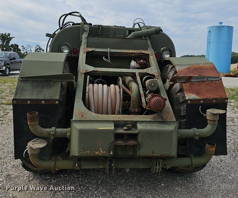 image for item NX9111 1982 Caterpillar  613B water wagon