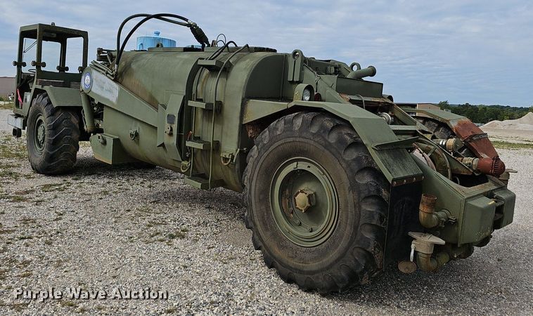 image for item NX9111 1982 Caterpillar  613B water wagon