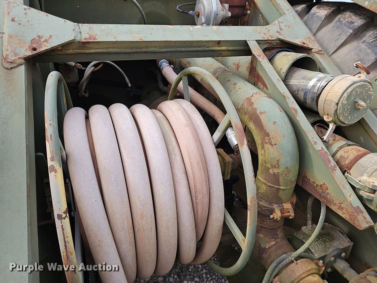 image for item NX9111 1982 Caterpillar  613B water wagon