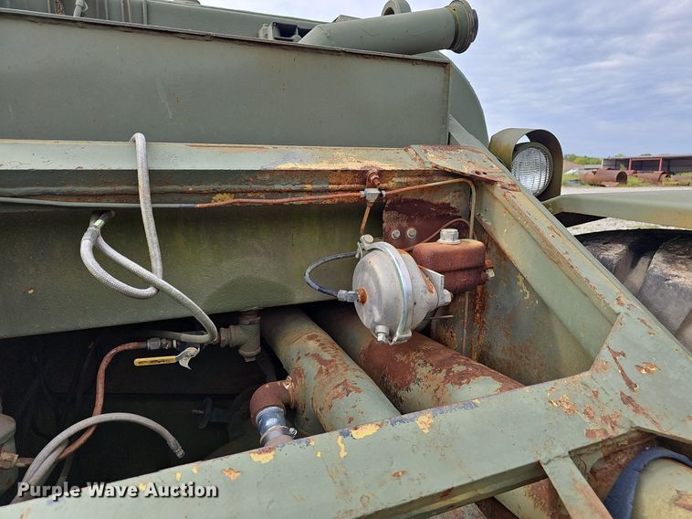 image for item NX9111 1982 Caterpillar  613B water wagon