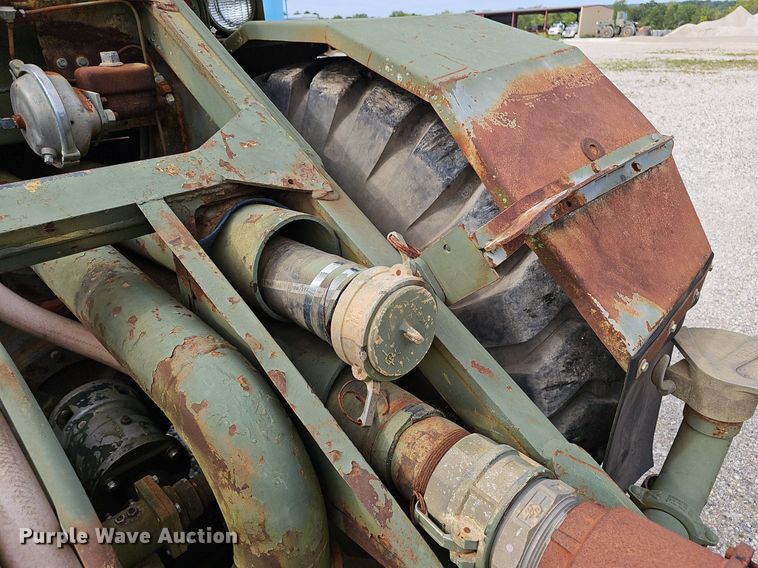 image for item NX9111 1982 Caterpillar  613B water wagon