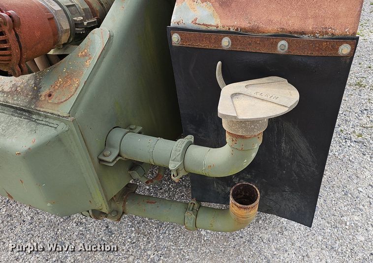 image for item NX9111 1982 Caterpillar  613B water wagon