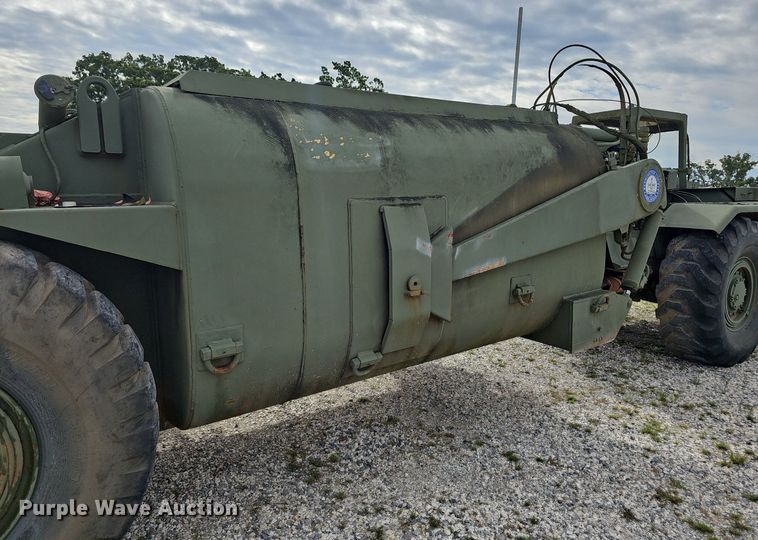 image for item NX9111 1982 Caterpillar  613B water wagon