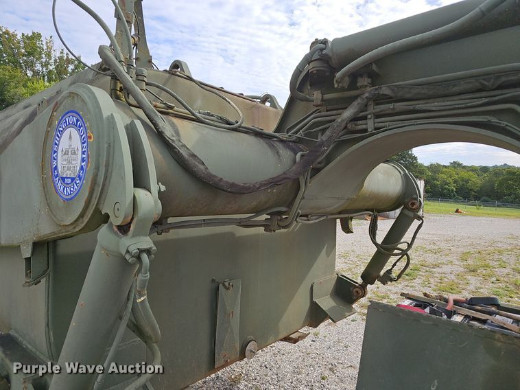 image for item NX9111 1982 Caterpillar  613B water wagon