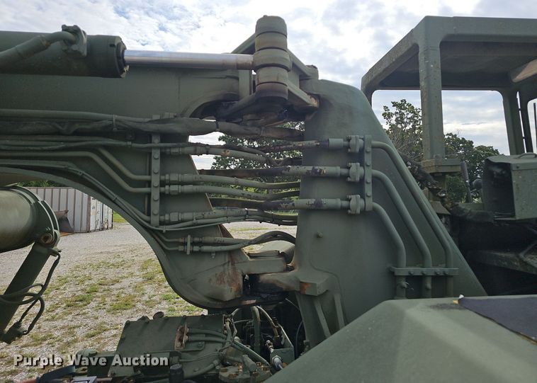 image for item NX9111 1982 Caterpillar  613B water wagon