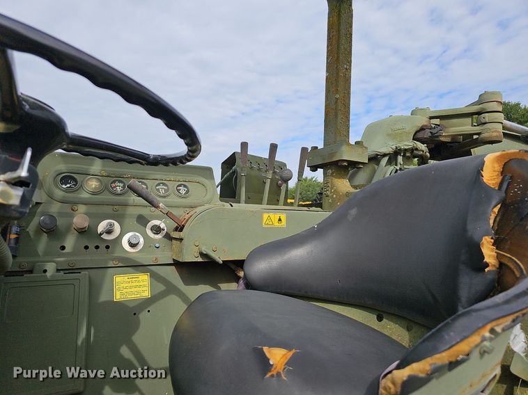 image for item NX9111 1982 Caterpillar  613B water wagon