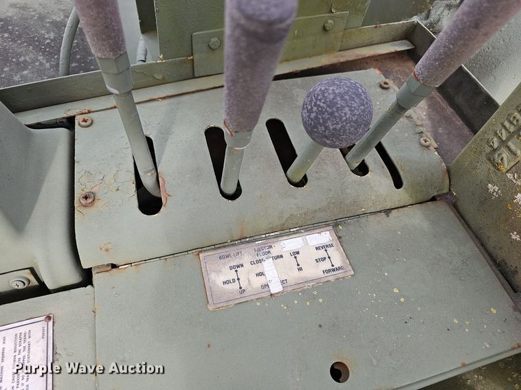 image for item NX9111 1982 Caterpillar  613B water wagon