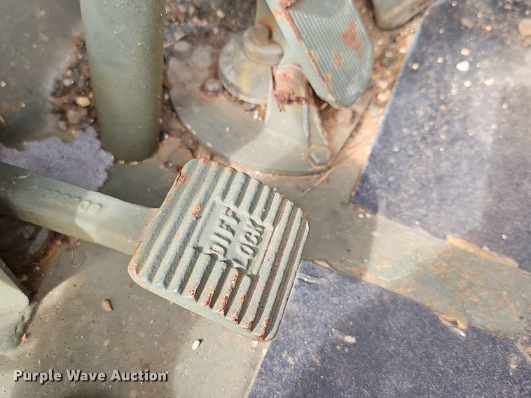 image for item NX9111 1982 Caterpillar  613B water wagon