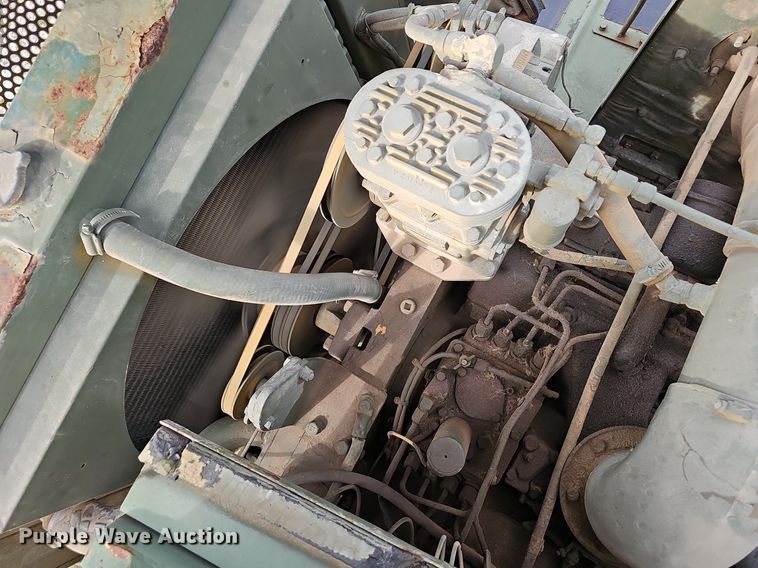 image for item NX9111 1982 Caterpillar  613B water wagon