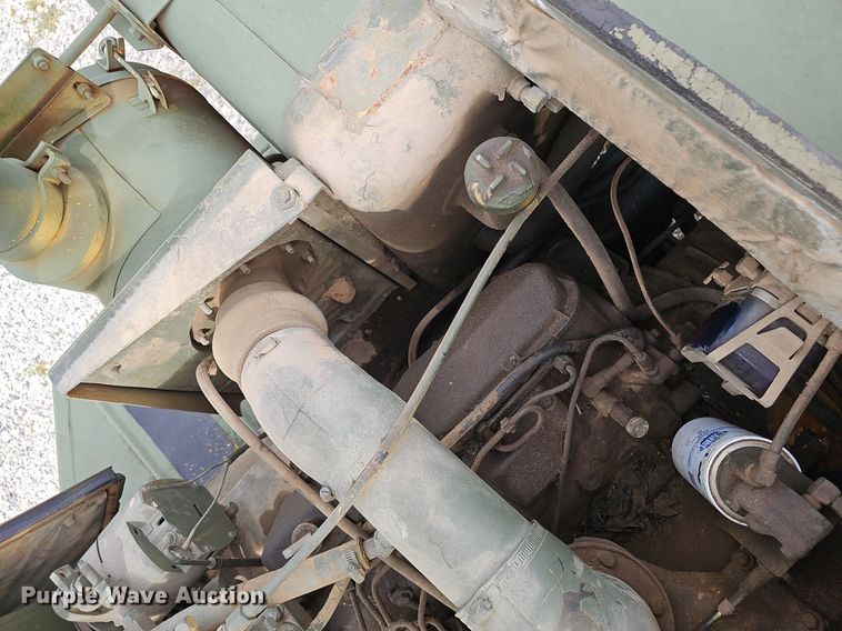 image for item NX9111 1982 Caterpillar  613B water wagon