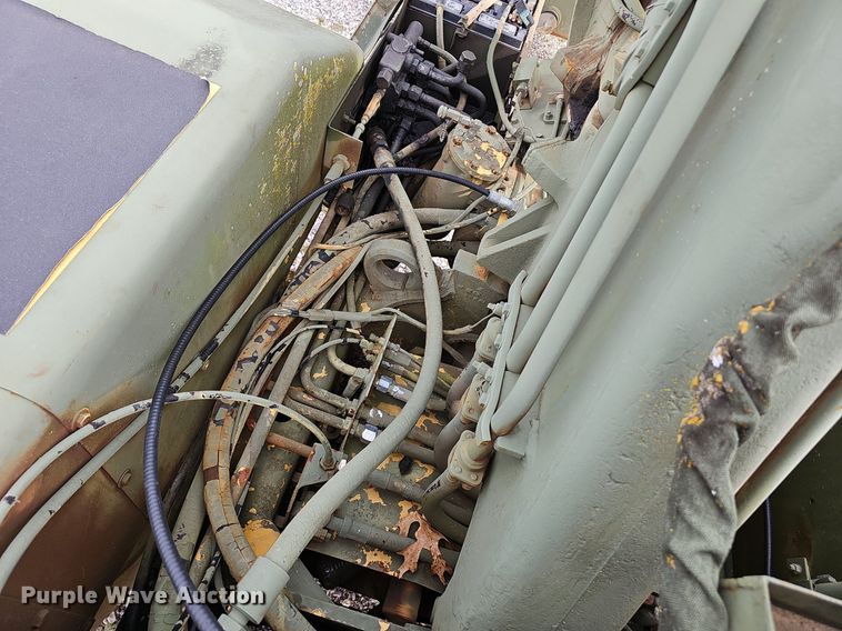 image for item NX9111 1982 Caterpillar  613B water wagon