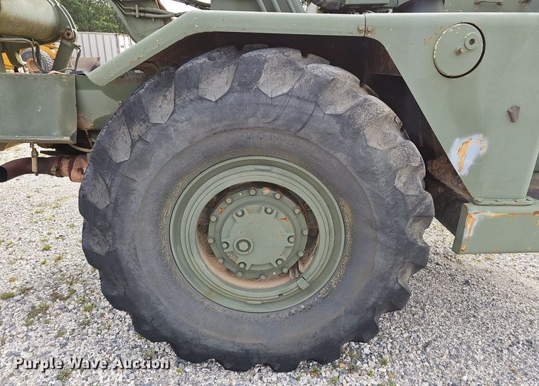 image for item NX9111 1982 Caterpillar  613B water wagon