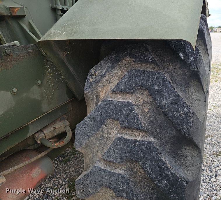 image for item NX9111 1982 Caterpillar  613B water wagon