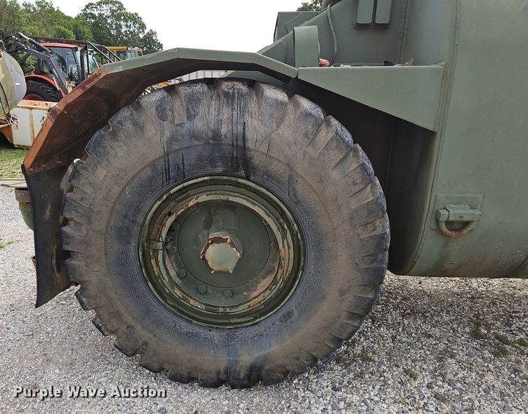 image for item NX9111 1982 Caterpillar  613B water wagon
