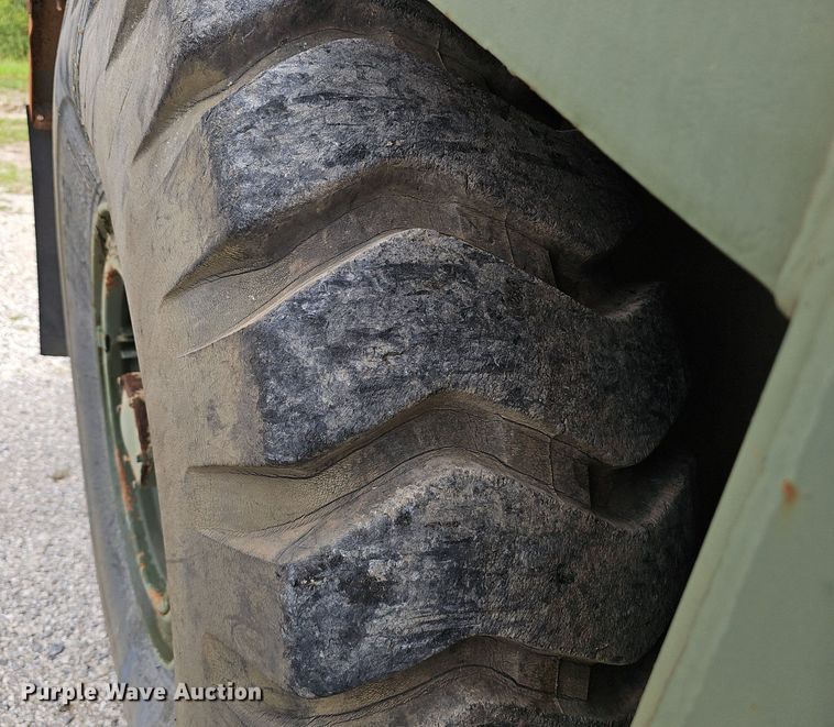 image for item NX9111 1982 Caterpillar  613B water wagon