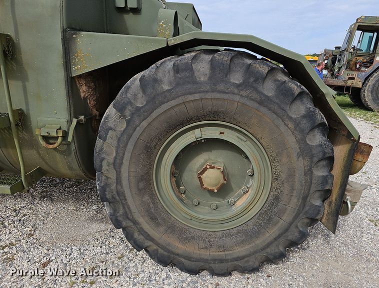 image for item NX9111 1982 Caterpillar  613B water wagon