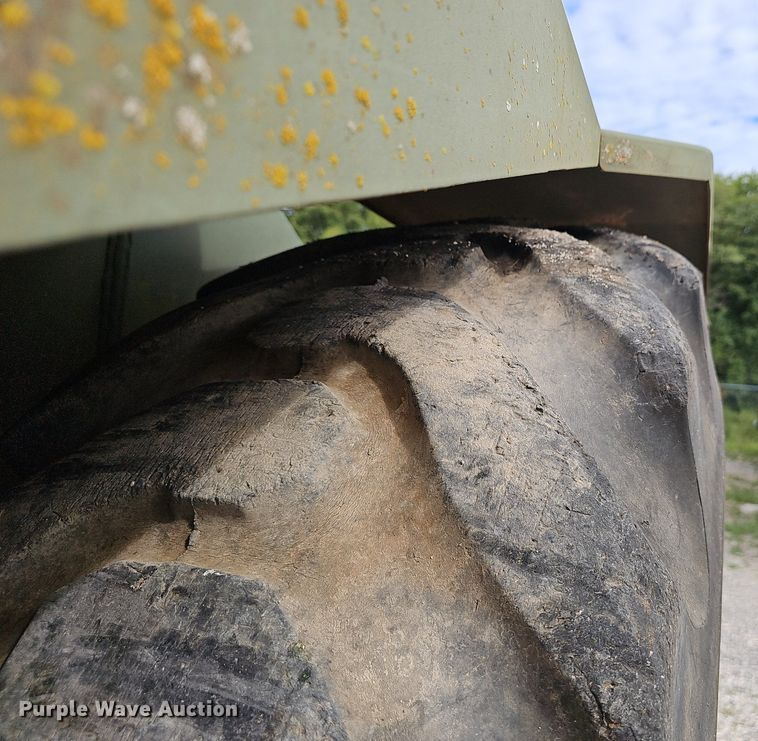 image for item NX9111 1982 Caterpillar  613B water wagon