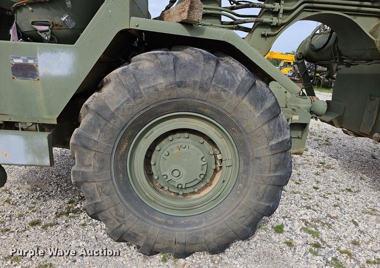 image for item NX9111 1982 Caterpillar  613B water wagon