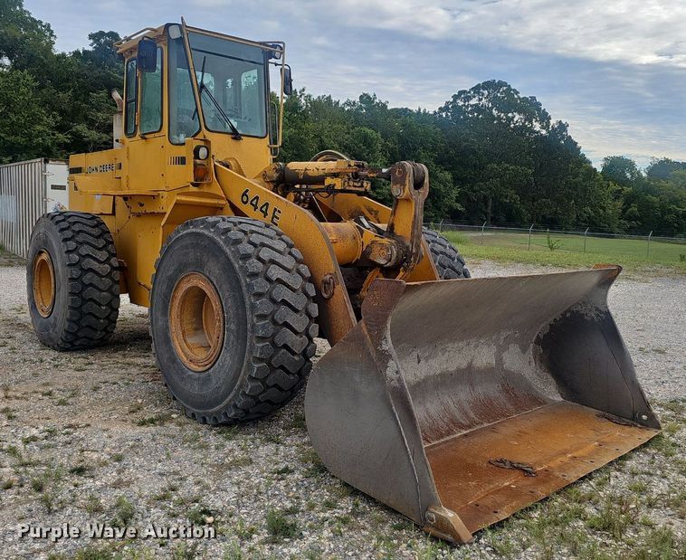 image for item NX9165 1991 John Deere  644E loader