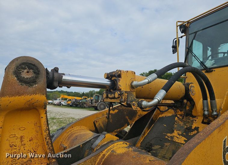 image for item NX9165 1991 John Deere  644E loader