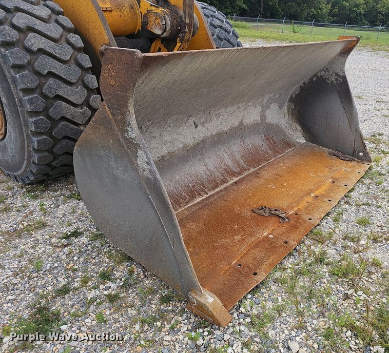 image for item NX9165 1991 John Deere  644E loader