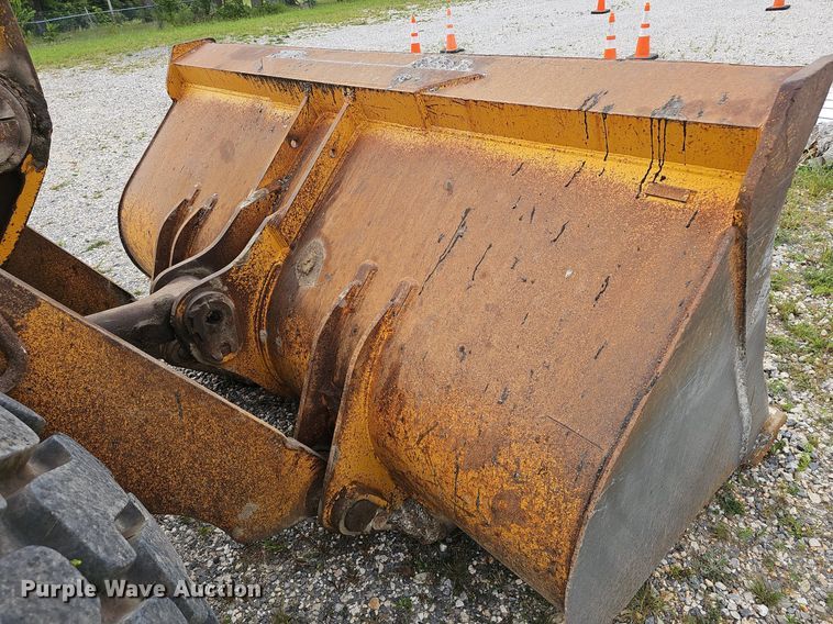 image for item NX9165 1991 John Deere  644E loader