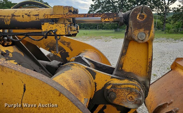 image for item NX9165 1991 John Deere  644E loader