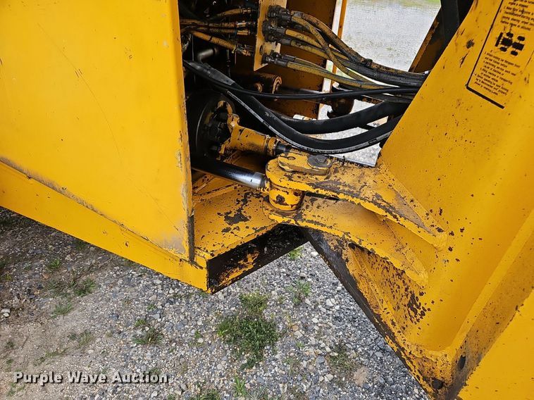 image for item NX9165 1991 John Deere  644E loader