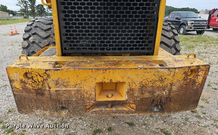 image for item NX9165 1991 John Deere  644E loader