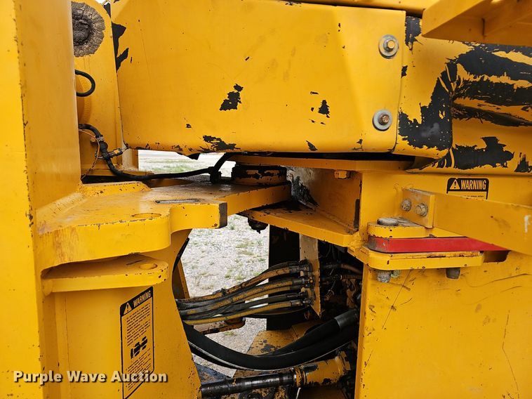 image for item NX9165 1991 John Deere  644E loader