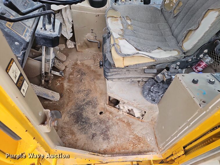 image for item NX9165 1991 John Deere  644E loader