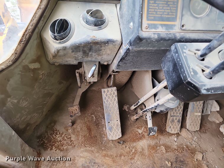 image for item NX9165 1991 John Deere  644E loader