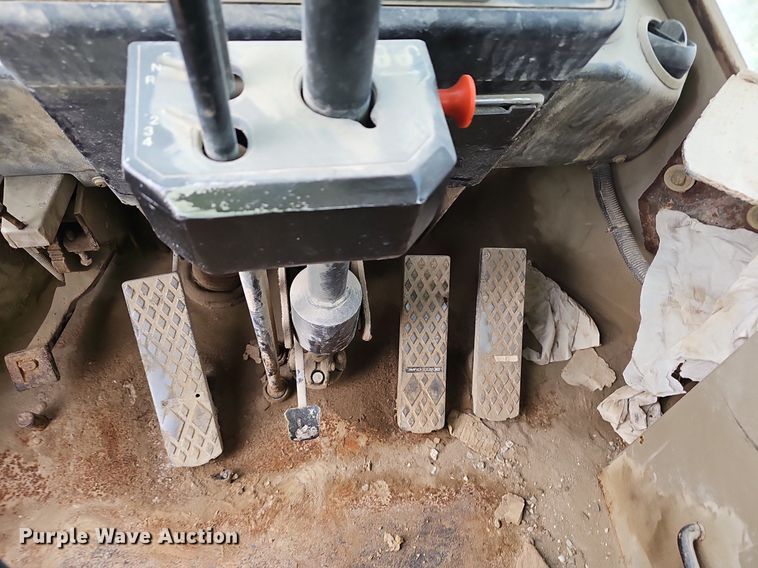 image for item NX9165 1991 John Deere  644E loader