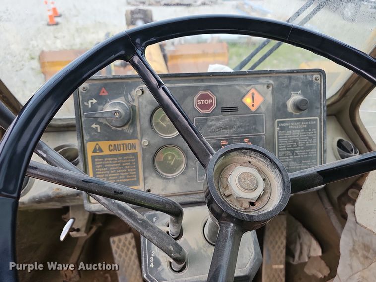 image for item NX9165 1991 John Deere  644E loader