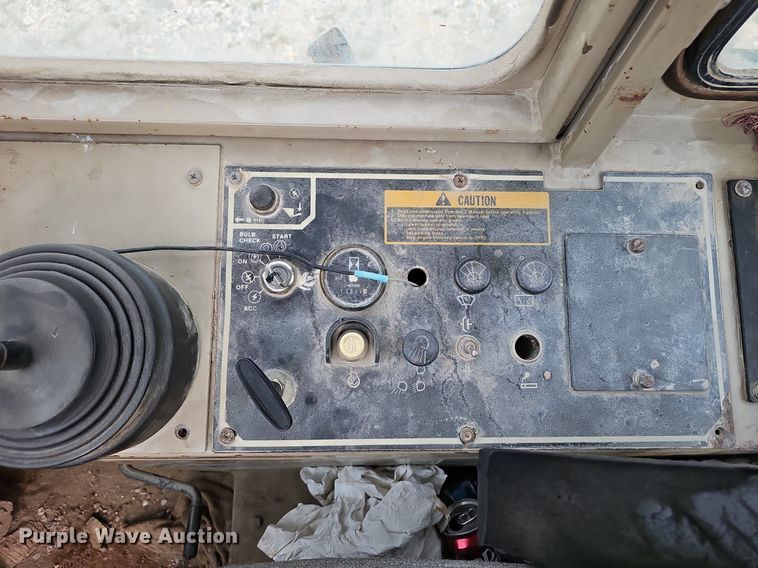 image for item NX9165 1991 John Deere  644E loader