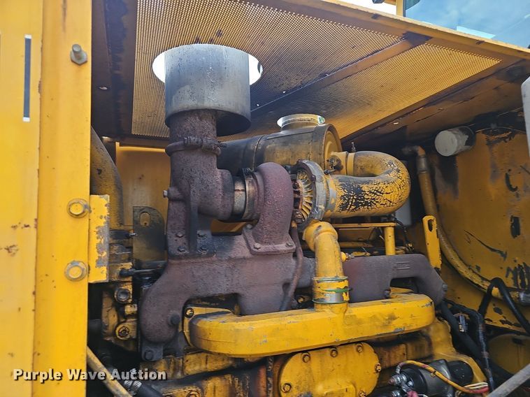 image for item NX9165 1991 John Deere  644E loader