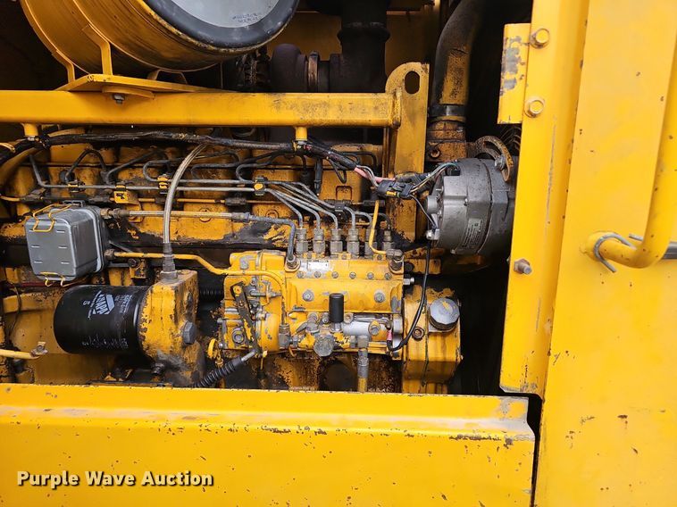 image for item NX9165 1991 John Deere  644E loader