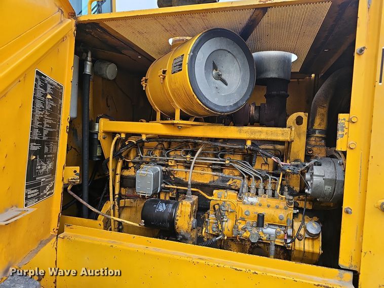 image for item NX9165 1991 John Deere  644E loader