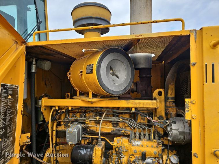 image for item NX9165 1991 John Deere  644E loader