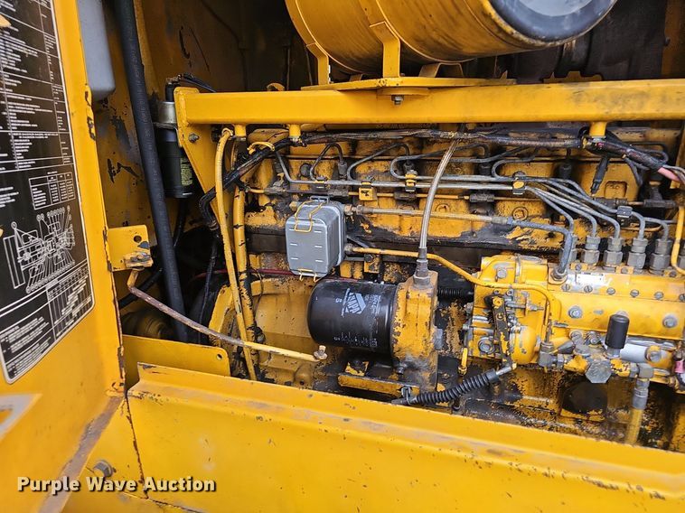 image for item NX9165 1991 John Deere  644E loader