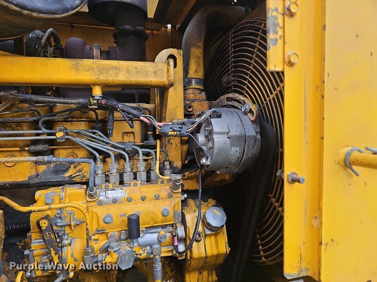 image for item NX9165 1991 John Deere  644E loader