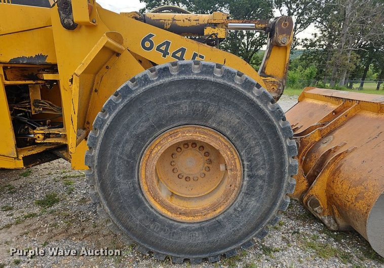 image for item NX9165 1991 John Deere  644E loader