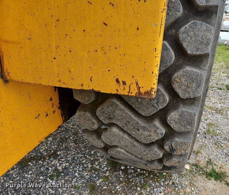 image for item NX9165 1991 John Deere  644E loader