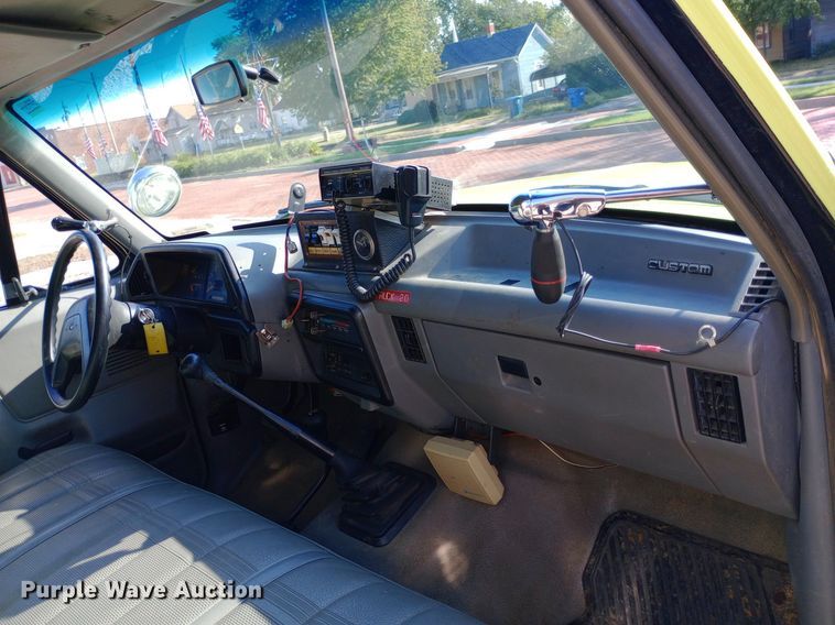 image for item NY9527 1988 Ford F350 Custom rescue vehicle